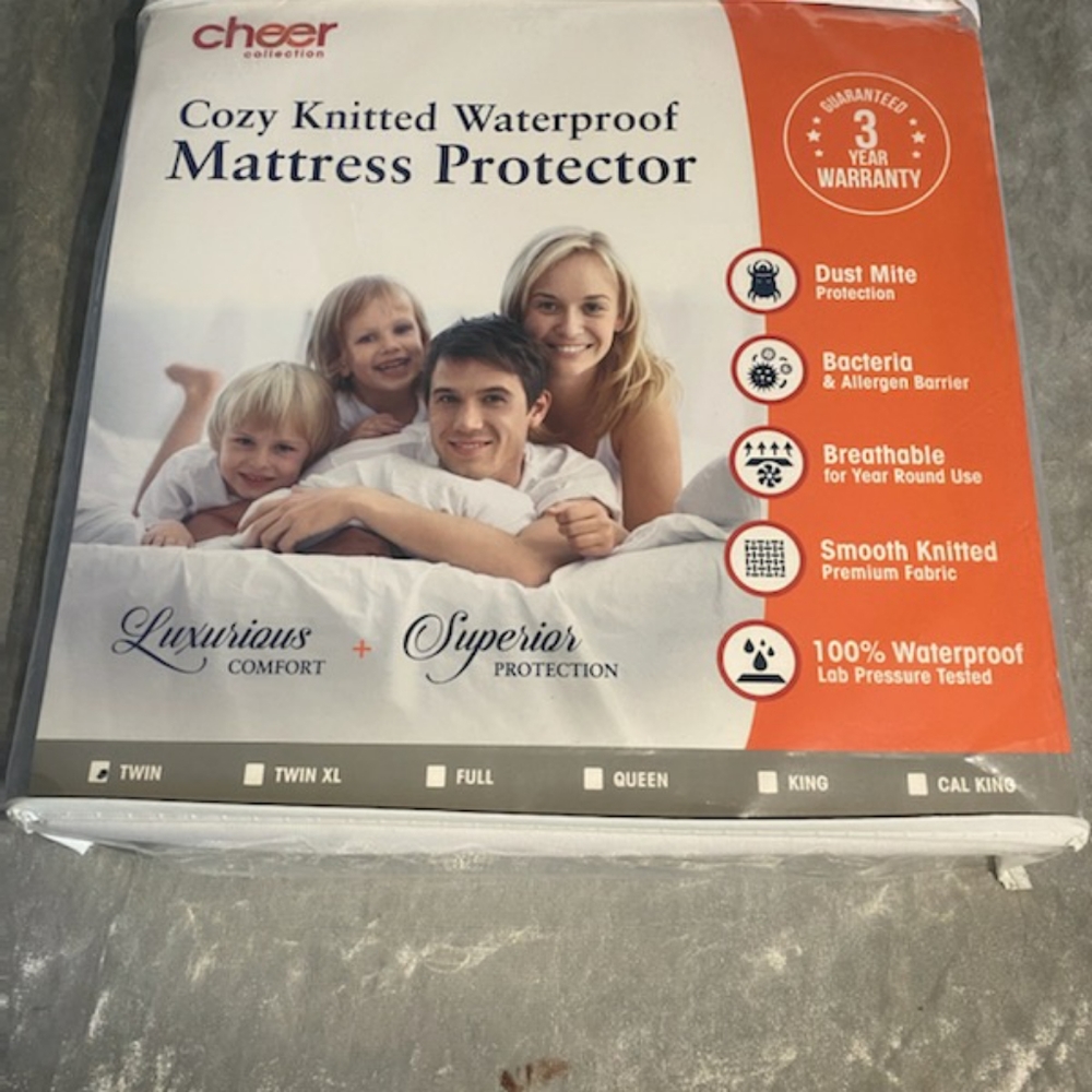 Cozy knitted waterproof mattress protector